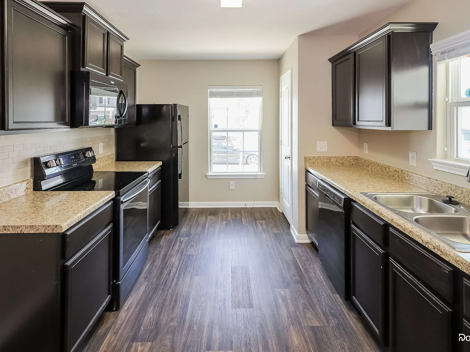 4 bed, 2.0 bath, 1822 sqft, $2,005 — Photo 4
