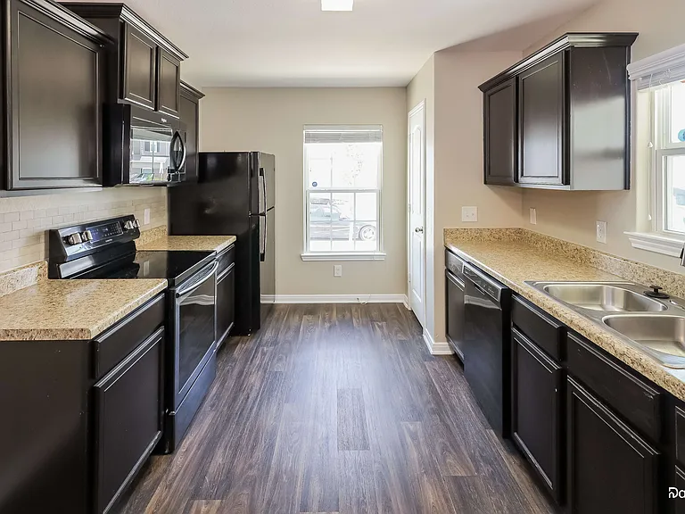 12242 Commander Dr — Photo 4
