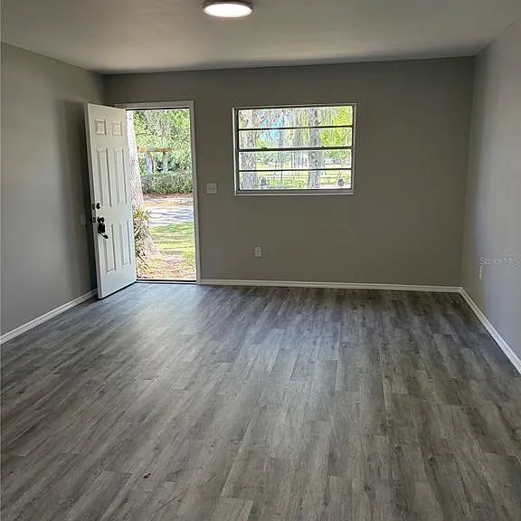 190 W Ventris Ave — Photo 16