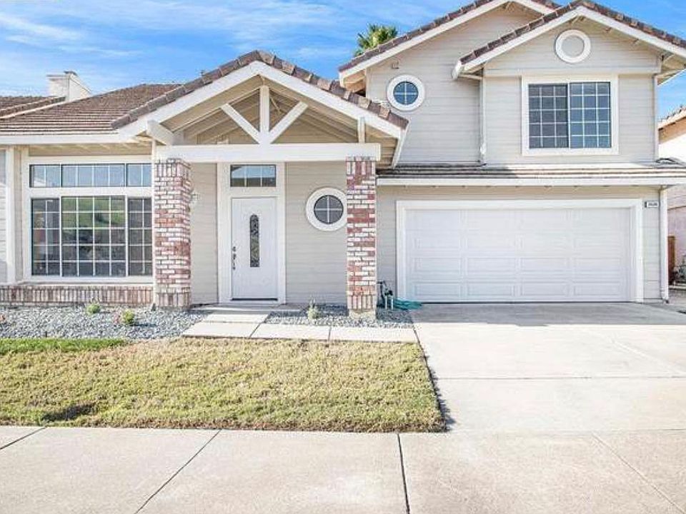 I am Renting my 3 Bedroom 2.5 Bath Single Family house 1701sq with beautiful front view&backyard with nice swimming pool. Rent $ 3996.00 Section 8 Ok