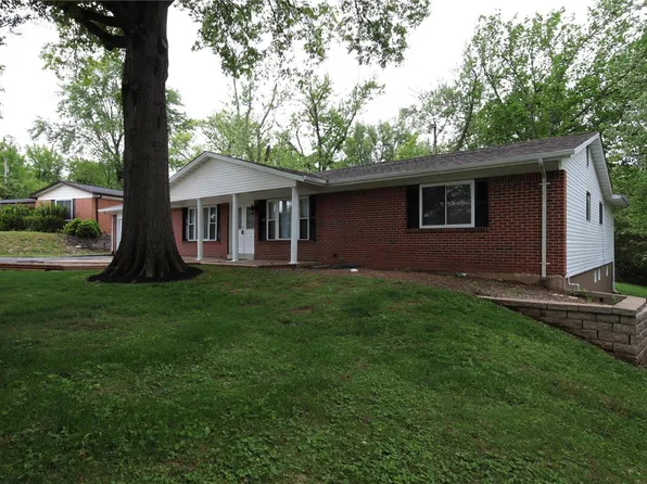 13014 Ferncrest Ct, Saint Louis, MO 63141