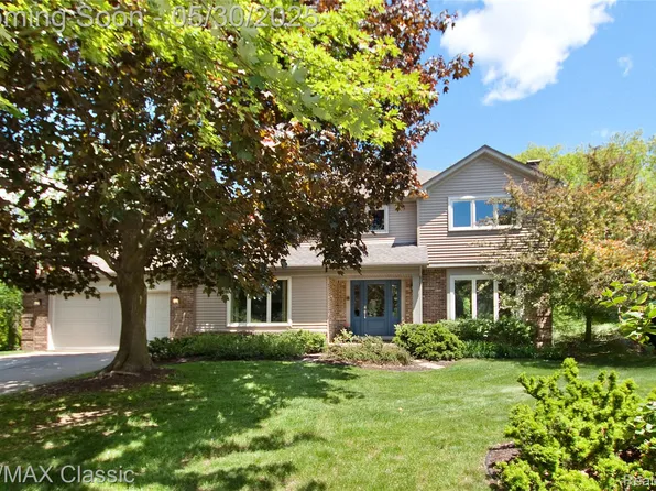 44500 Louvert Ct, Novi, MI 48375
