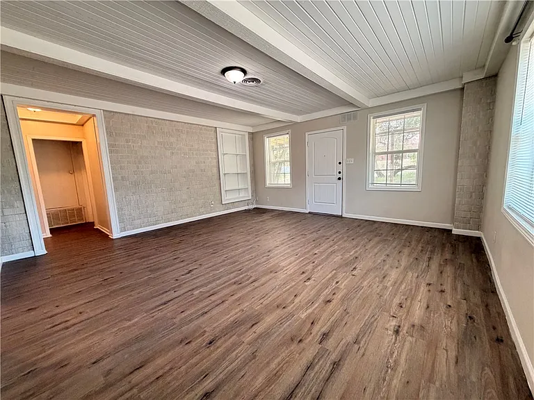 11150 Up River Rd — Photo 5
