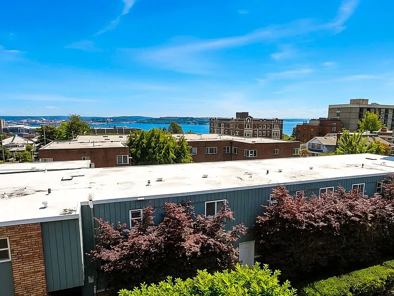 1221 Apartments — Photo 46