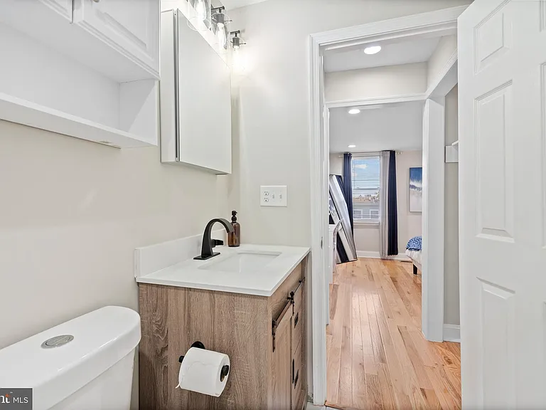 2219 E Chase St — Photo 35