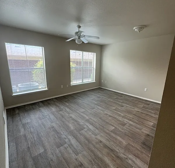 Lewisville Green — Photo 2