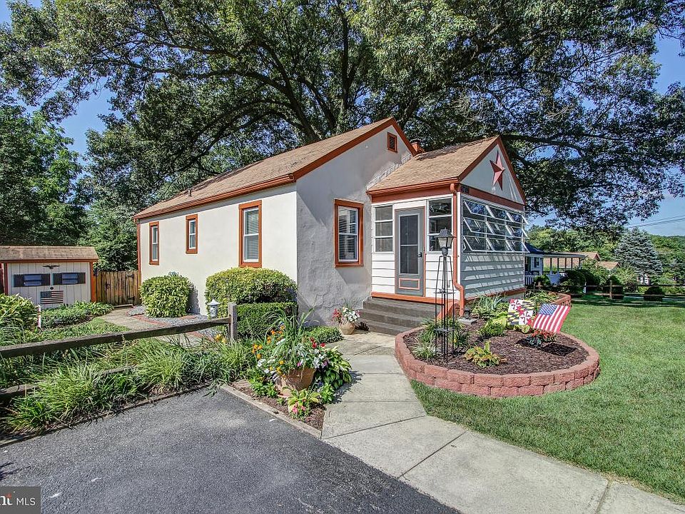 1st image of 4709 Garrett Ave