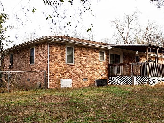 4th image of 818 Locust St