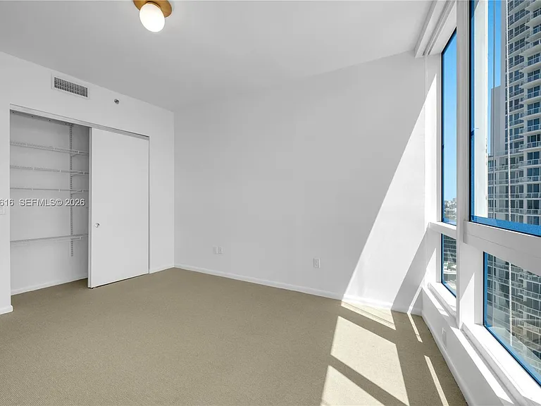 100 S Pointe Dr #1608 — Photo 8