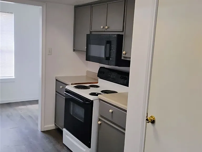 209 Orchard St — Photo 13
