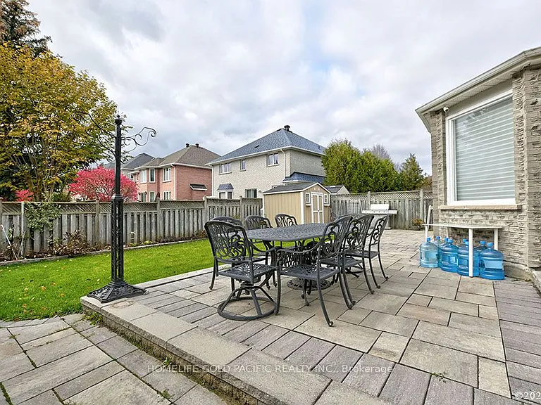 48 Havagal Cres — Photo 39