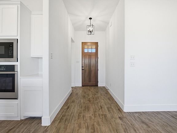 5th image of 113 Cattleman Dr