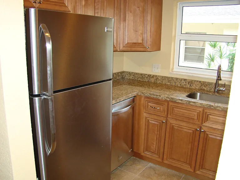 309 SE 10th Ave #3 — Photo 4