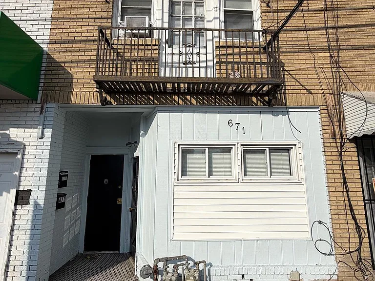671 Long Ln #B — Photo 12