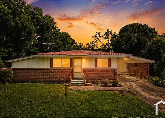 4 bed, 1223 sqft, $1,600 — Photo 2