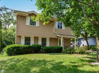 225 Willow Dr, Hartland, WI 53029