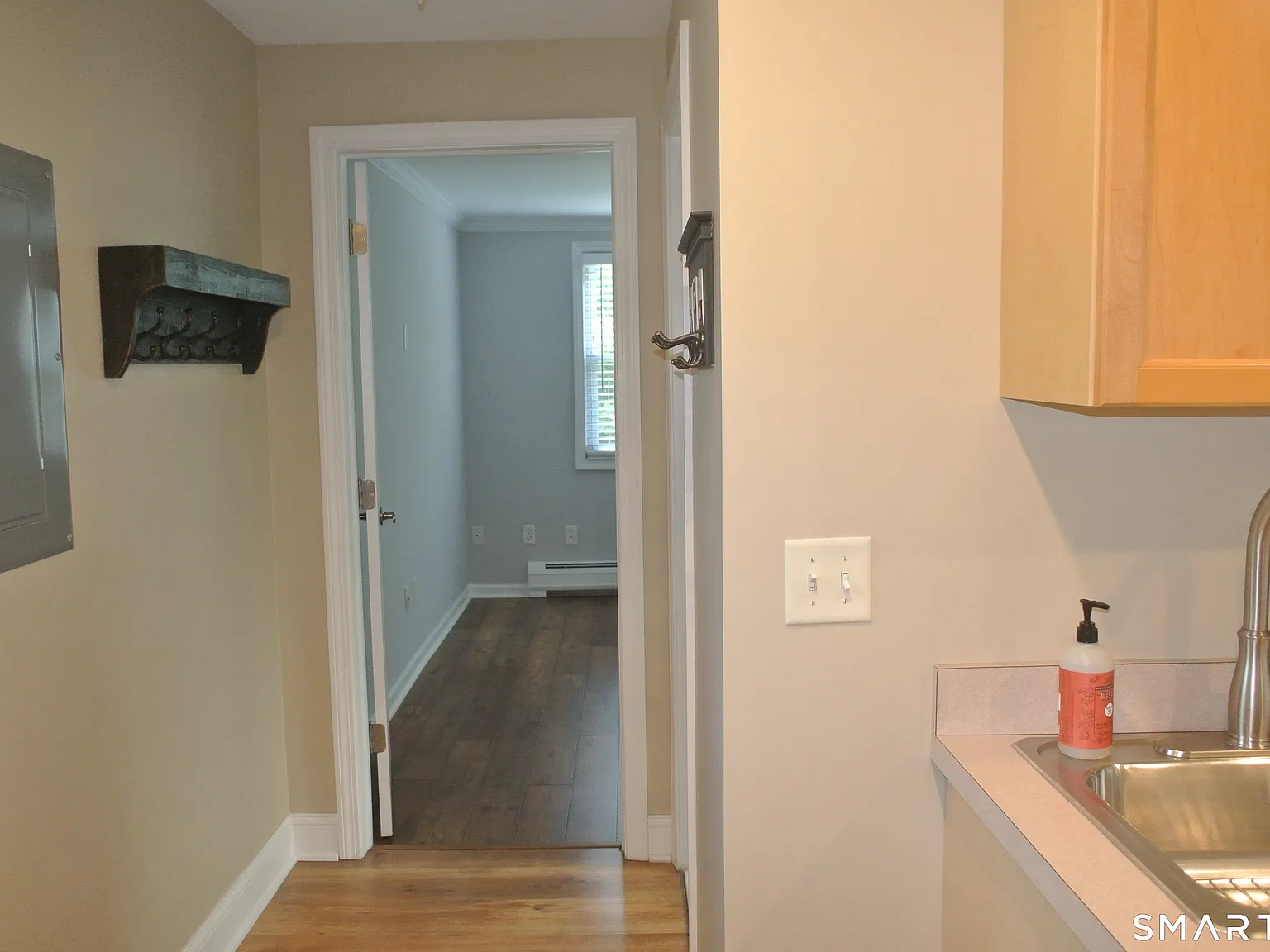 3 bed, 2.0 bath, 1003 sqft, $2,700 — Photo 3