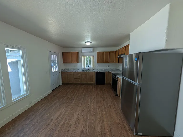 604 Loma St — Photo 9