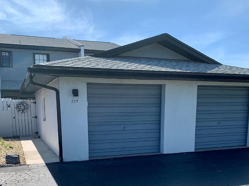 1st image of 724 Palm Springs Cir