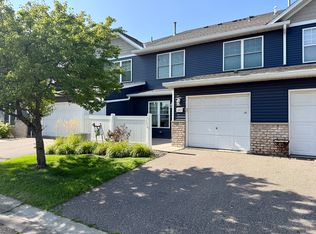 483 Hickory Ln N, Oakdale, MN 55128