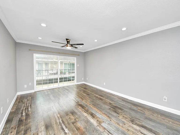 2224 S Piney Point Rd #227 — Photo 12
