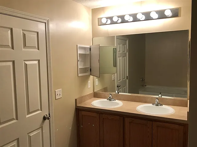 3201 Ginny Lake Dr — Photo 12