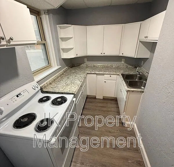 809 15th St #101 — Photo 11