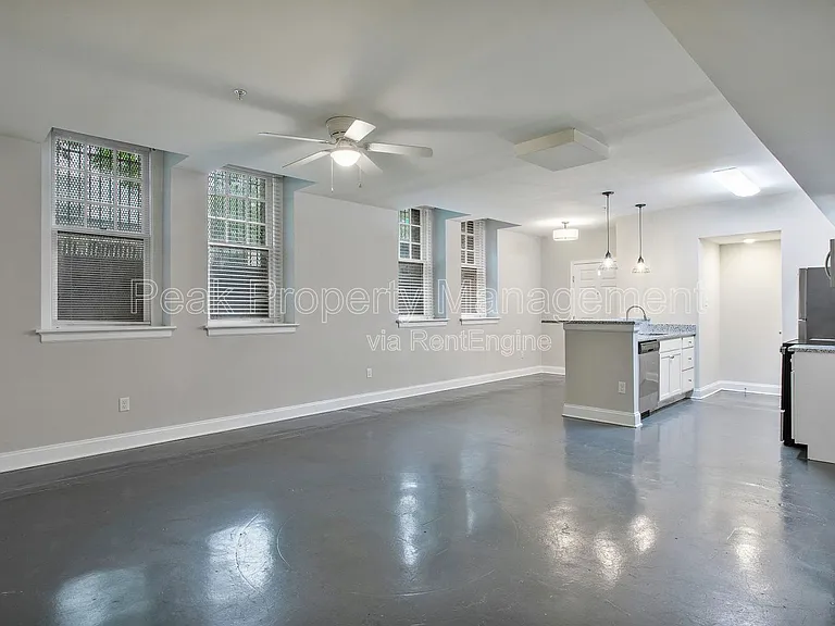 220 E Marshall St #B — Photo 10