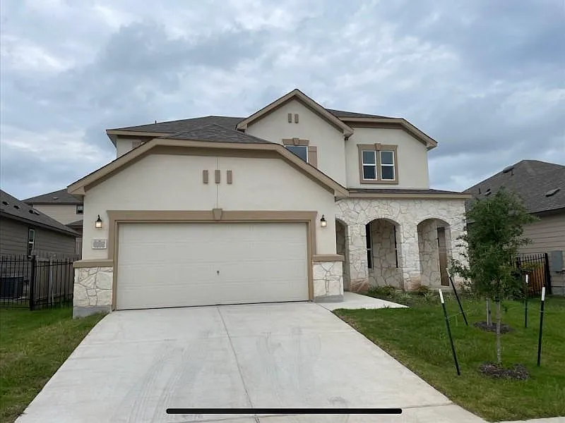 6 bed, 4.5 bath, 2797 sqft, $4,500 — Photo 1