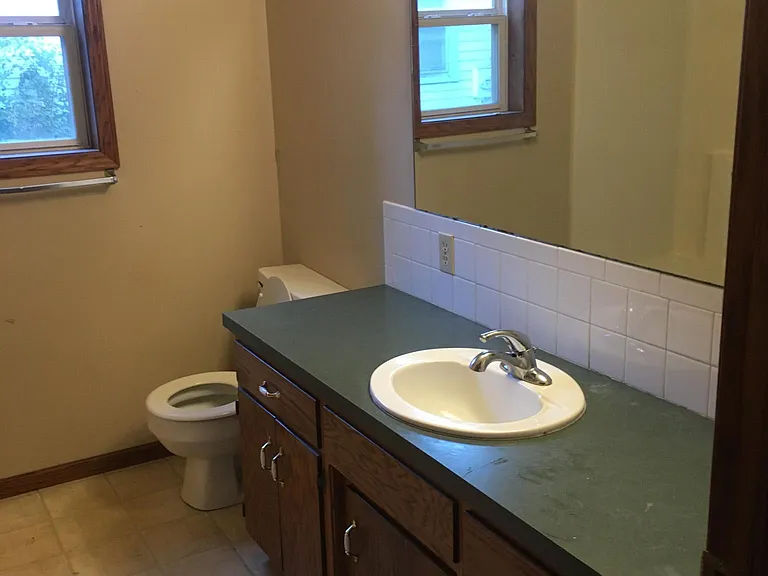 510 N Walnut St — Photo 7