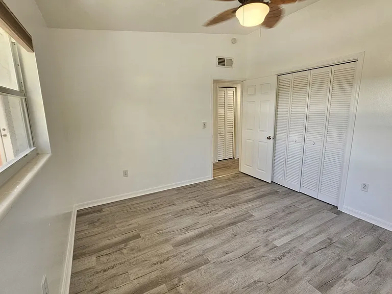 341 Bayshore Dr — Photo 24