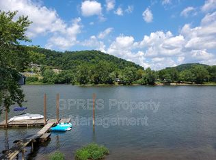 40 Huston Rd, Oakmont, PA 15139