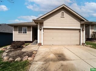 4112 Heartland Dr, Bellevue, NE 68123