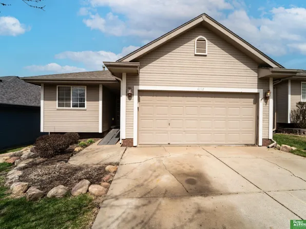 4112 Heartland Dr, Bellevue, NE 68123