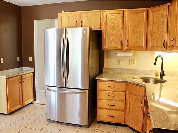 3rd image of 483 Celandine Dr