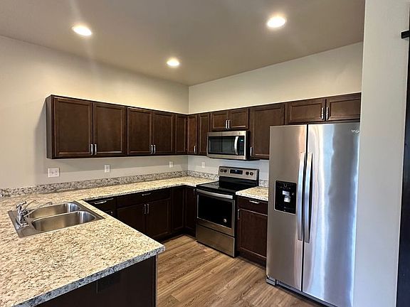 5th image of 14 Moreland Court 701 801 #804-901-904