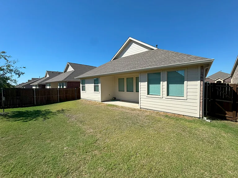 1105 Daffodil St — Photo 30