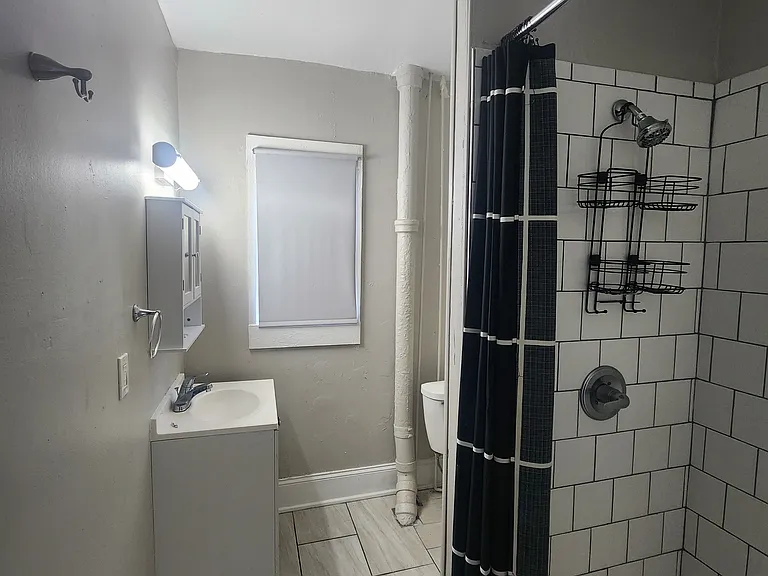 1119 W 2nd St #2 — Photo 7
