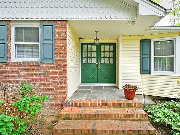 3rd image of 11 Landview Dr