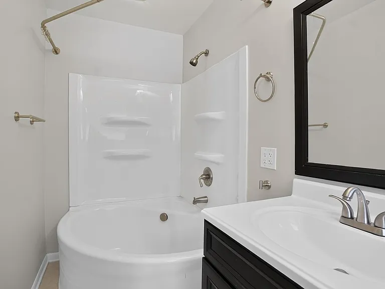 1702 N Beech Rd — Photo 38