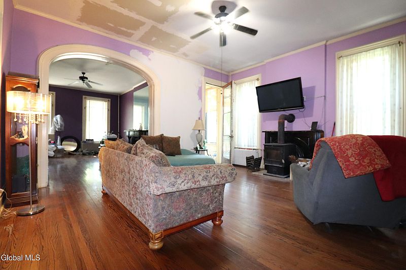 4th image of 517 3rd Avenue