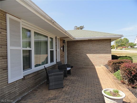 3rd image of 211 Pleasantview Dr