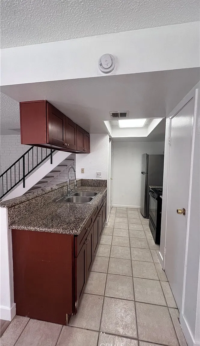 2 bed, 836 sqft, $2,250 — Photo 3