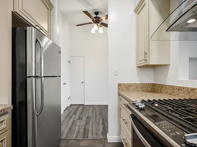 1563 Brockton Ave — Photo 11