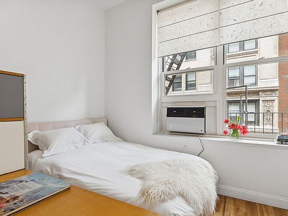 3rd image of 23 Waverly Pl APT 3W
