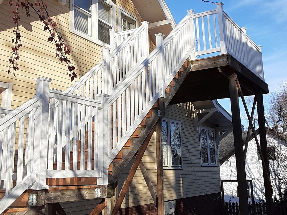 Private Entrance from 10'x10' Deck
