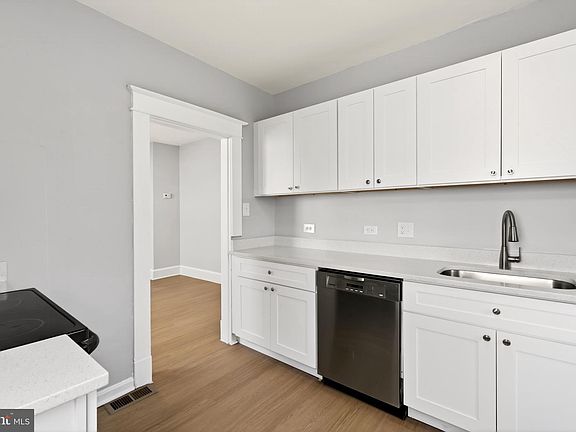 5th image of 29 W Elm Ave