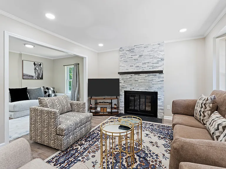 154 Old Forge Dr — Photo 2