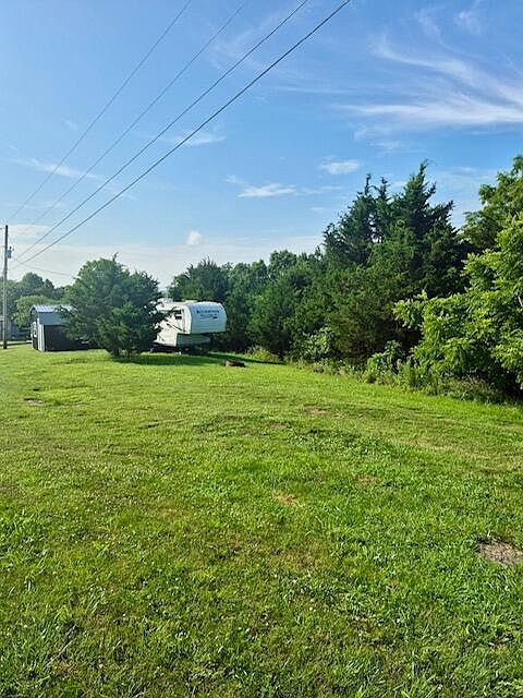 1st image of 424 Bracken Hill Dr