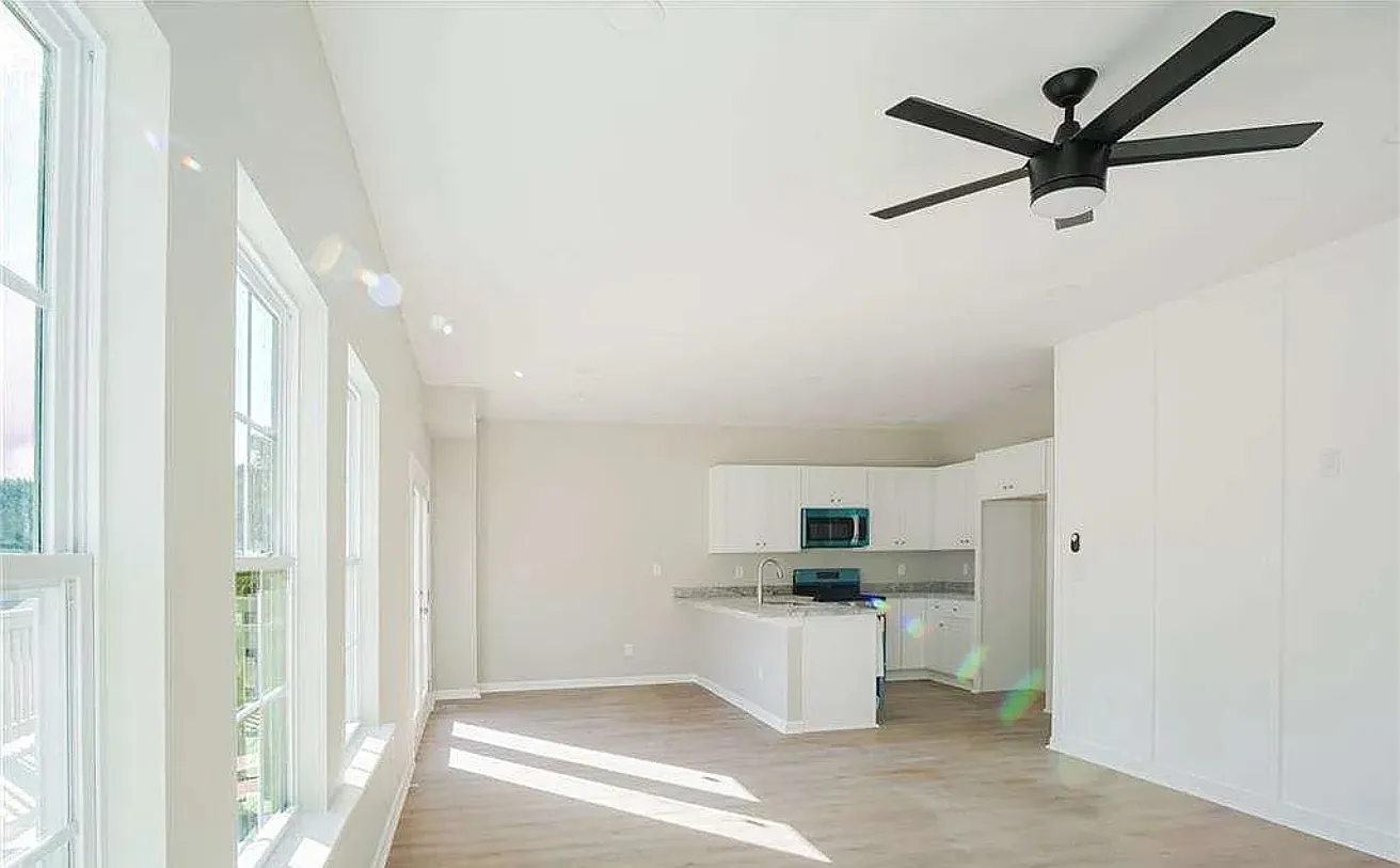 112 Neal Ave — Photo 3